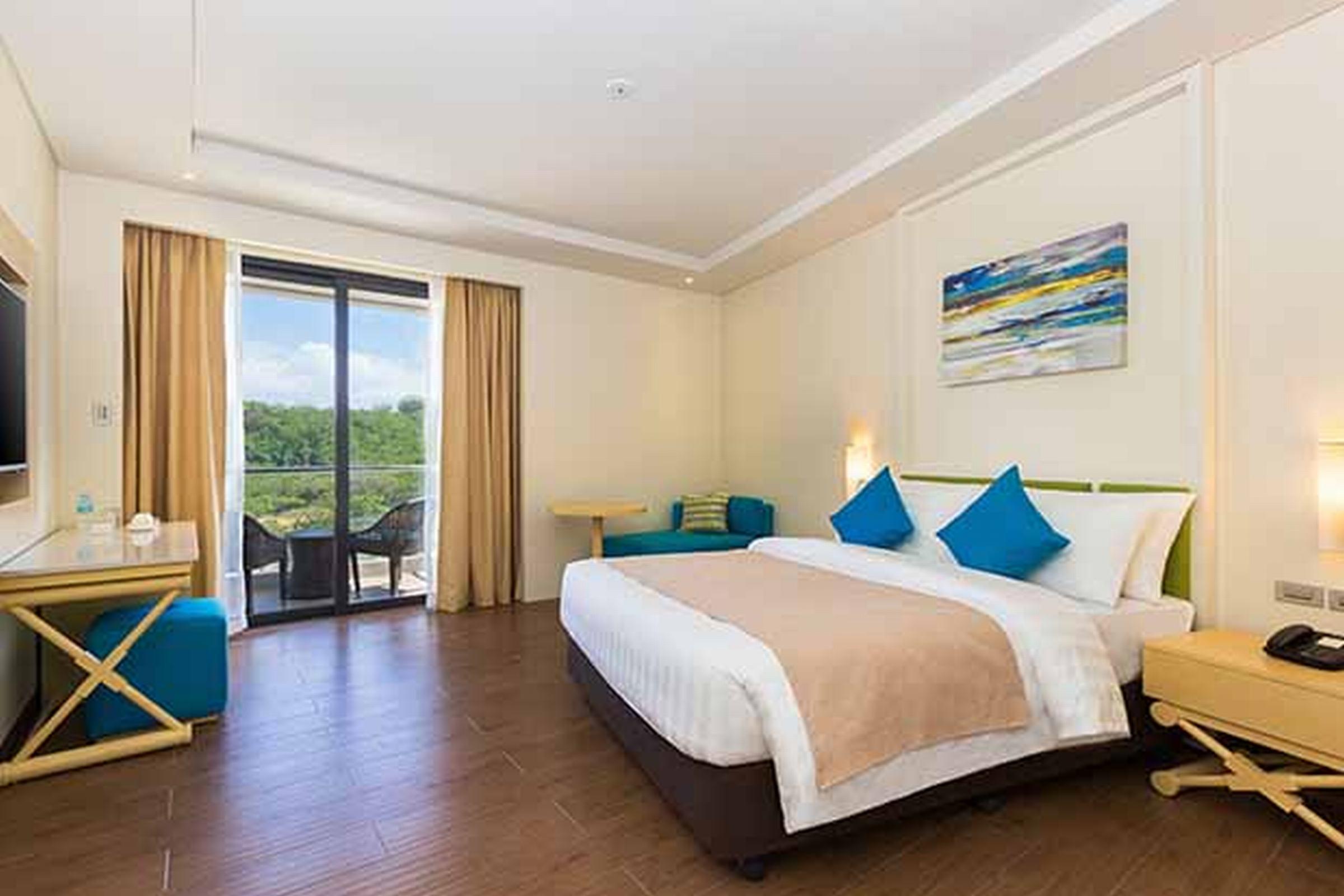 Savoy Boracay Newcoast Yapak